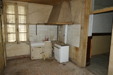 Maison à rénover avec local commercial et logement indépendants (Maurs, 15)