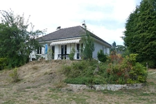Maison plain-pied, restaurée, avec sous-sol et jardin, proche commerces et services médicaux