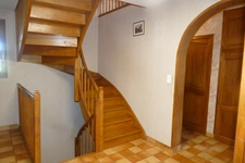 Maison 6 chambres avec 4600m2 de jardin, grand sous-sol, possibilité de vie en plain-pied (Calvinet-Puycapel, 15)