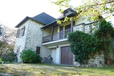 Maison 6 chambres avec 4600m2 de jardin, grand sous-sol, possibilité de vie en plain-pied (Calvinet-Puycapel, 15)