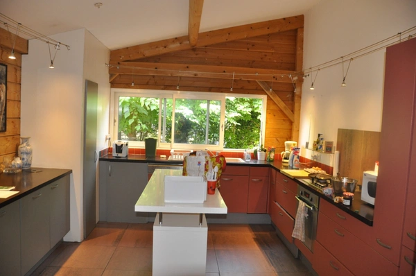 villa principale T7 avec piscine et jardin + 2 petits immeubles locatifs composés de 20 chambres / à vendre à MONTPELLIER (34)