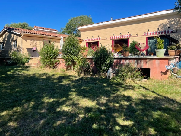 villa principale T7 avec piscine et jardin + 2 petits immeubles locatifs composés de 20 chambres / à vendre à MONTPELLIER (34)