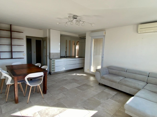  À LOUER – Appartement T4 meublé en duplex avec véranda, terrasse et garage – Montpellier Millénaire