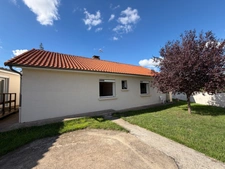 Maison à vendre à La Sauvetat (63730) – 124 m² – 4 chambres – Terrain 555 m² – Deux logements indépendants – 330 000 €