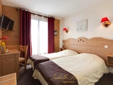 À VENDRE – HÔTEL RESTAURANT 2★ AVEC LOGEMENT DE FONCTION, PARC ET FORT POTENTIEL DE DÉVELOPPEMENT – BEAUCROISSANT (ISÈRE)