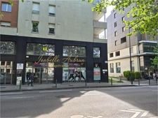 Local/bureau à louer GRENOBLE – LOCAUX PROFESSIONNELS DE 123 M² – EMPLACEMENT STRATÉGIQUE ET FORTE VISIBILITÉ
