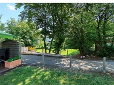 À VENDRE – HÔTEL RESTAURANT 2★ AVEC LOGEMENT DE FONCTION, PARC ET FORT POTENTIEL DE DÉVELOPPEMENT – BEAUCROISSANT (ISÈRE)