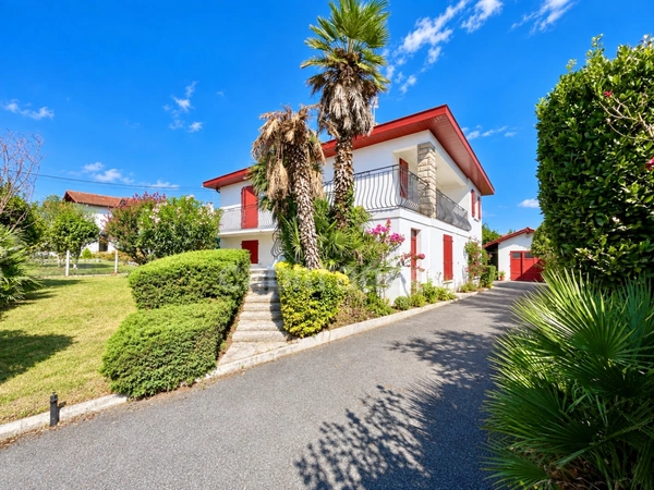 ANGLET FLEURISTES – Maison 9 pièces de 202 m² habitables – Double habitation ou activité professionnelle/libérale possible