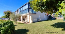 VEAUCHE – BELLE MAISON FAMILIALE de 130 m², CLIMATISEE, LUMINEUSE, TRES BIEN EQUIPEE, AU CALME sur 1050 m² de TERRAIN CLOS