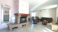 VEAUCHE – BELLE MAISON FAMILIALE de 130 m², CLIMATISEE, LUMINEUSE, TRES BIEN EQUIPEE, AU CALME sur 1050 m² de TERRAIN CLOS