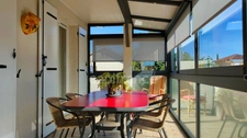 VEAUCHE – BELLE MAISON FAMILIALE de 130 m², CLIMATISEE, LUMINEUSE, TRES BIEN EQUIPEE, AU CALME sur 1050 m² de TERRAIN CLOS