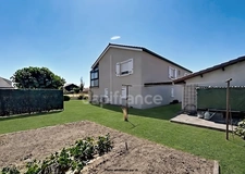 VEAUCHE – BELLE MAISON FAMILIALE de 130 m², CLIMATISEE, LUMINEUSE, TRES BIEN EQUIPEE, AU CALME sur 1050 m² de TERRAIN CLOS