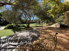 Maison à vendre 5 chambres ROGNES (13) 170 m², piscine, nombreuses dépendances et jardin arboré de 4 500 m² : idéale pour une famille, un artisan ou une activité de soins