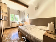 Maison à vendre 5 chambres ROGNES (13) 170 m², piscine, nombreuses dépendances et jardin arboré de 4 500 m² : idéale pour une famille, un artisan ou une activité de soins