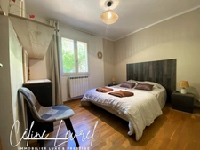 Maison à vendre 5 chambres ROGNES (13) 170 m², piscine, nombreuses dépendances et jardin arboré de 4 500 m² : idéale pour une famille, un artisan ou une activité de soins