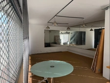 Local commercial de plus de 187 m²  à louer SALON DE PROVENCE (13)