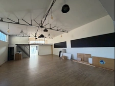 Local commercial de plus de 187 m²  à louer SALON DE PROVENCE (13)