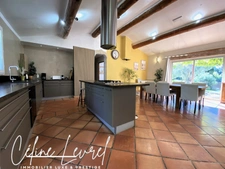 Maison à vendre 5 chambres ROGNES (13) 170 m², piscine, nombreuses dépendances et jardin arboré de 4 500 m² : idéale pour une famille, un artisan ou une activité de soins