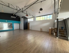 Local commercial de plus de 187 m²  à louer SALON DE PROVENCE (13)