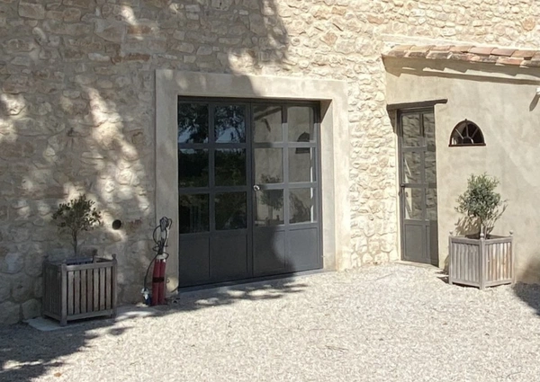 Local/bureau à louer AIX EN PROVENCE (13)dans ancien chai viticole du XVIIIe – 132 m²