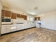 Maison à vendre 8 pièces avec sous-sol garage et dépendances et jardin de 1000 m² CHAMBOST LONGESSAIGNE (69)