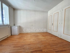 Maison à vendre 8 pièces avec sous-sol garage et dépendances et jardin de 1000 m² CHAMBOST LONGESSAIGNE (69)
