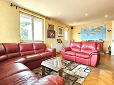 Maison à vendre 6 pièces sur 2 000 m² de terrain à PANISSIERES (42)