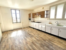 Maison à vendre 8 pièces avec sous-sol garage et dépendances et jardin de 1000 m² CHAMBOST LONGESSAIGNE (69)