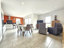 Appartement à vendre 3 pièces 2 GARAGES TERRASSE PANISSIERES (42)