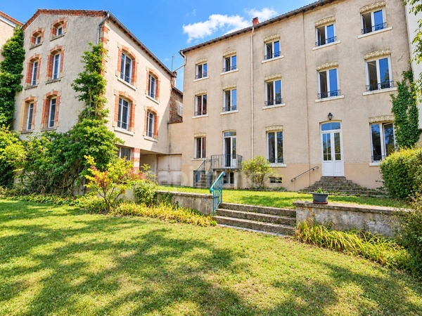 Maison à vendre avec jardin dépendances et garage PANISSIERES (42)