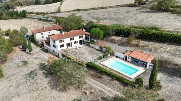 Maison à vendre 6 pièces avec Piscine et 17 919 m² de terrain COTTANCE (42)