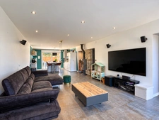Maison entièrement rénovée de 194 m² proche Verdun avec cinéma privé, grande terrasse, terrain et grand garage