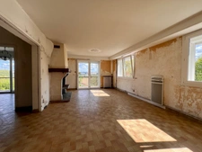 Maison à vendre à Verdun – 202 m², 5 chambres, terrain 3 053 m², garage et sous-sol complet