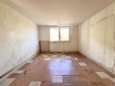 Maison à vendre à Verdun – 202 m², 5 chambres, terrain 3 053 m², garage et sous-sol complet