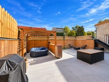 Maison entièrement rénovée de 194 m² proche Verdun avec cinéma privé, grande terrasse, terrain et grand garage