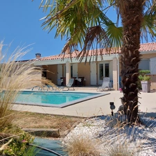 Maison à vendre 5 pièces CAMPSAS (82)avec garage attenant et double garage indépendant, piscine, terrasse couverte, puits, sur 2029m² de terrain.
