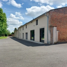 Maison à vendre 13 pièces MONTAUBAN (82), salle de reception, parking, bureaux, cave, dépendances,  parc de 8000m2, 2 entrées indépendantes 