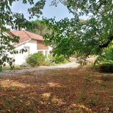 Maison à vendre 7 pièces MONTAUBAN (82) avec hangar de 150m², 6861m² de terrain avec une partie boisée.