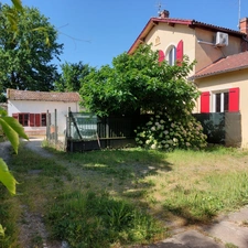 BEAUSOLEIL MONTAUBAN Ensemble immobilier comprenant une maison principale, un logement T2 attenant et une dépendance  sur 702m² de terrain