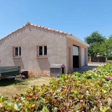 Maison à vendre 5 pièces CAMPSAS (82)avec garage attenant et double garage indépendant, piscine, terrasse couverte, puits, sur 2029m² de terrain.