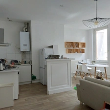 Immeuble à vendre MONTAUBAN (82)local commercial et 3 appartements
