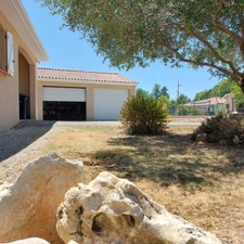 Maison à vendre 5 pièces CAMPSAS (82)avec garage attenant et double garage indépendant, piscine, terrasse couverte, puits, sur 2029m² de terrain.