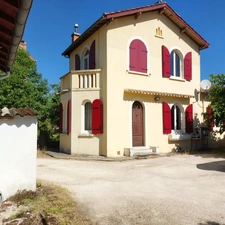 BEAUSOLEIL MONTAUBAN Ensemble immobilier comprenant une maison principale, un logement T2 attenant et une dépendance  sur 702m² de terrain
