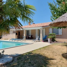 Maison à vendre 5 pièces CAMPSAS (82)avec garage attenant et double garage indépendant, piscine, terrasse couverte, puits, sur 2029m² de terrain.