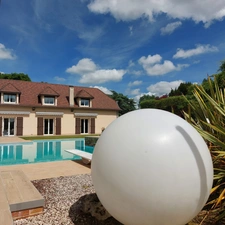 Maison à vendre 13 pièces MONTAUBAN (82), salle de reception, parking, bureaux, cave, dépendances,  parc de 8000m2, 2 entrées indépendantes 