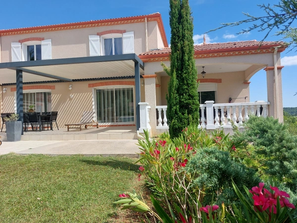 Maison à vendre 6 pièces MONTAUBAN (82) avec jardin, piscine, pool house et sous sol complet de plus de 150m²