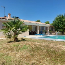 Maison à vendre 5 pièces CAMPSAS (82)avec garage attenant et double garage indépendant, piscine, terrasse couverte, puits, sur 2029m² de terrain.