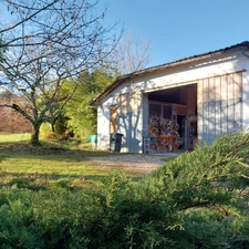 Maison à vendre 7 pièces MONTAUBAN (82) avec hangar de 150m², 6861m² de terrain avec une partie boisée.
