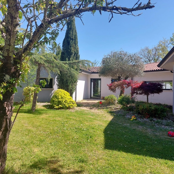 Dpt Tarn et Garonne (82), à vendre MONTAUBAN maison P7 de 216 m² - Terrain de 7 640,00 m² - Plain pied
