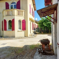 BEAUSOLEIL MONTAUBAN Ensemble immobilier comprenant une maison principale, un logement T2 attenant et une dépendance  sur 702m² de terrain